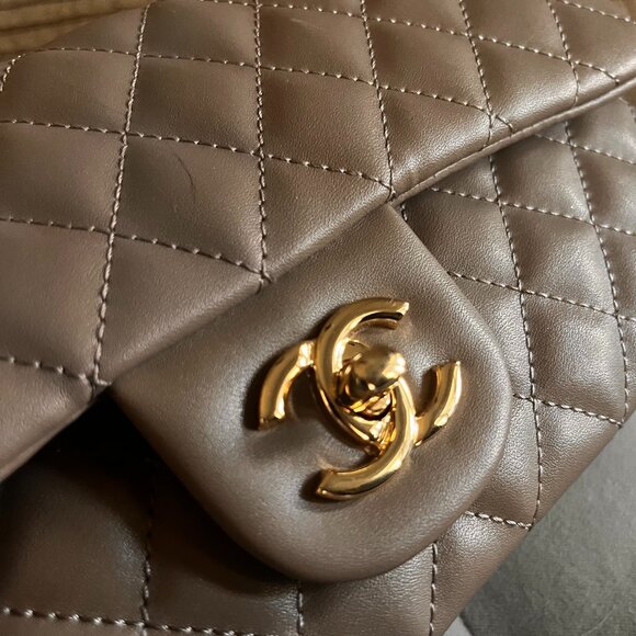 Chanel Quilted Classic Leather Flap Bag - Picture 2 of 16